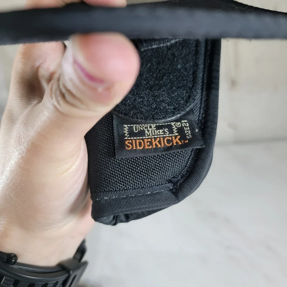 Uncle Mikes Sidekick size 21 Right Hand Nylon Standard Gun‎ Holster Glock